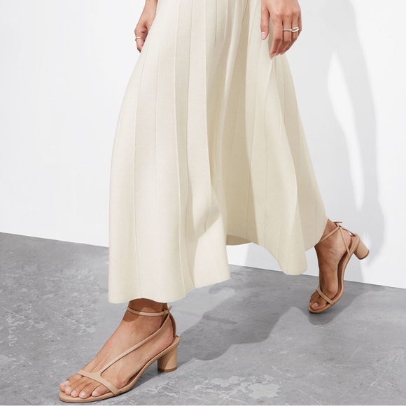 & OTHER STORIES minimalist block heel sandals - Picture 10 of 10